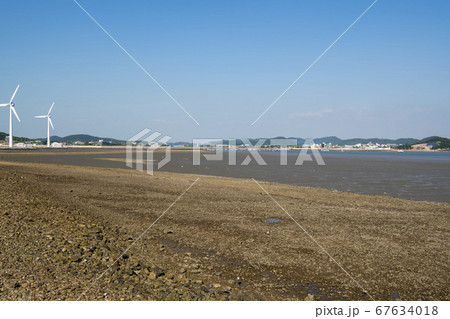 韓国 風力発電所 海 67634018