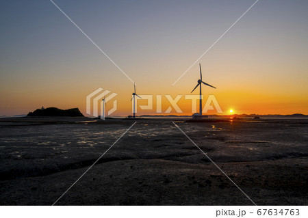韓国 風力発電所 海 67634763