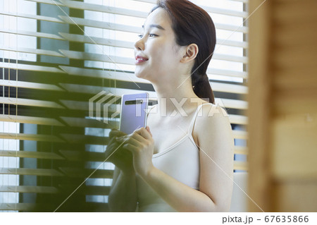 スマートフォン スマホ 窓 67635866