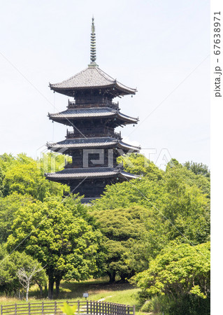 空に聳え立つ五重塔 空に聳え立つ五重塔 67638971