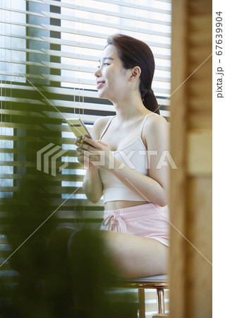 スマートフォン スマホ 窓 67639904