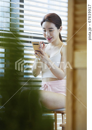 スマートフォン スマホ 窓 67639917