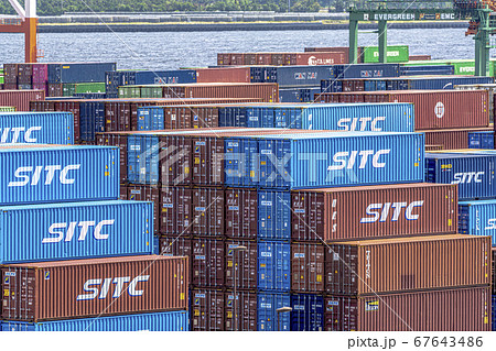 港湾　コンテナ　イメージ　 67643486