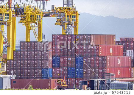 港湾　コンテナ　イメージ　 67643515