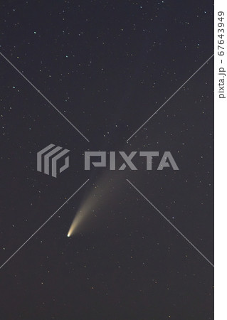 日没の空に尾を引くネオワイズ彗星 日没の空に尾を引くネオワイズ彗星 67643949