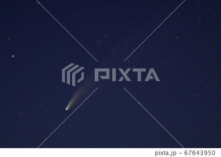 日没の空に尾を引くネオワイズ彗星 日没の空に尾を引くネオワイズ彗星 67643950