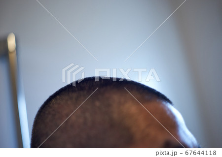坊主頭・頭・男性・クローズアップ 67644118