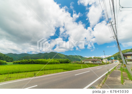 田舎の青い空と厚い雲 田舎の青い空と厚い雲 67645030