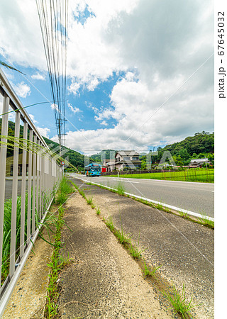 田舎の青い空と厚い雲 田舎の青い空と厚い雲 67645032