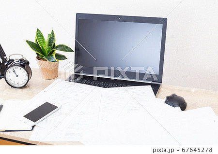 デスクワーク 67645278