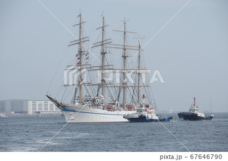 帆船フェスティバル2017 海フェスタ神戸で神戸港に入港する帆船日本丸 67646790