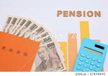 年金についてのイメージ　年金手帳	 67648845