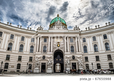 Presidents Residence, Wiener Hofburg, With Fiaker Horses And Coaches In The Inner City Of Vienna In Austria 67650988