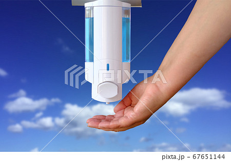 Washing hands using automatic sanitizer dispenser Washing hands using automatic sanitizer dispenser 67651144