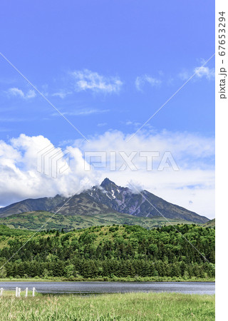 利尻山・オタトマリ沼より望む 利尻山・オタトマリ沼より望む 67653294