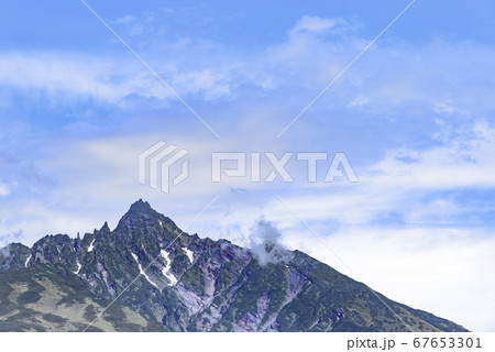 利尻山・オタトマリ沼より望む 67653301