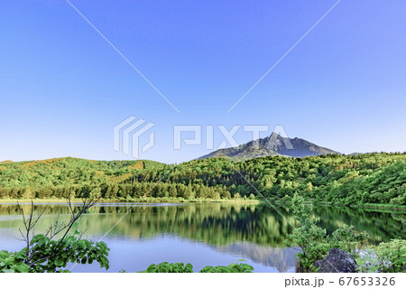 利尻山・オタトマリ沼より望む 67653326