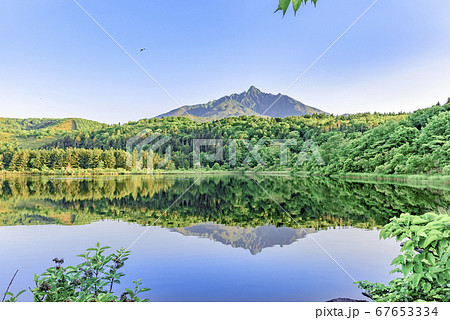 利尻山・オタトマリ沼より望む 67653334