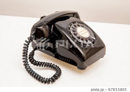 昭和レトロの黒電話 67653805