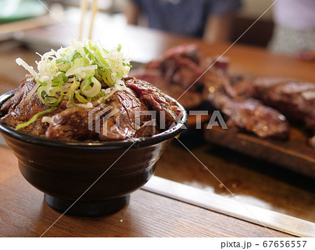 焼肉屋のハラミ丼 67656557