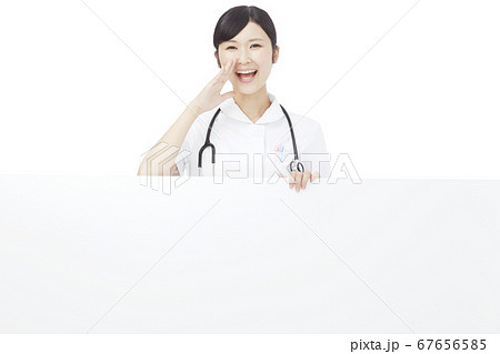 女性 看護師 白背景 女性 看護師 白背景 67656585