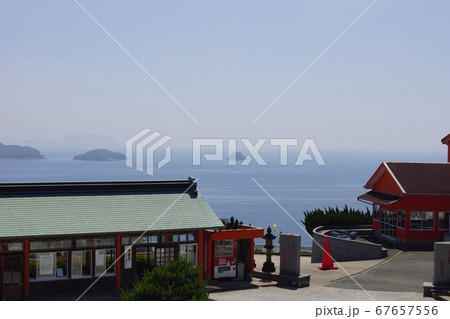 山口県 下関市 豊浦町 福徳稲荷神社と響灘 山口県 下関市 豊浦町 福徳稲荷神社と響灘 67657556