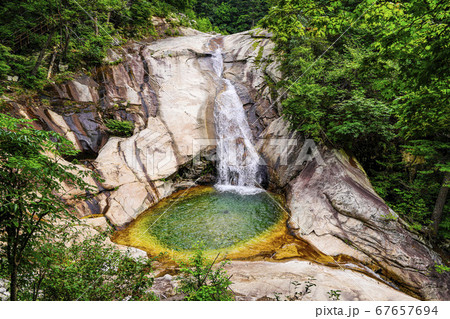 韓国 滝 谷 67657694