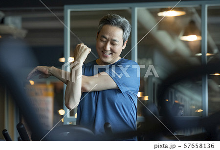 男 男性 男の子 67658136