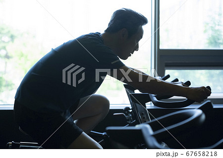 男 男性 男の子 67658218