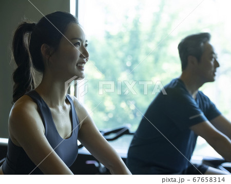 女性 女 女の子 67658314