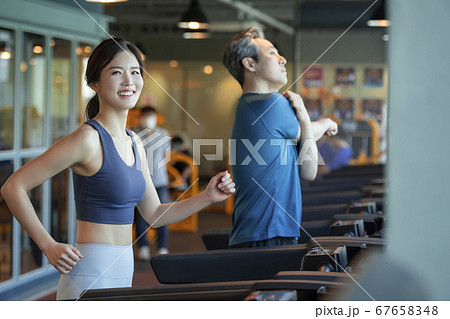 女性 女 女の子 67658348