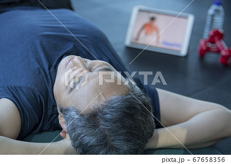 男 男性 男の子 67658356