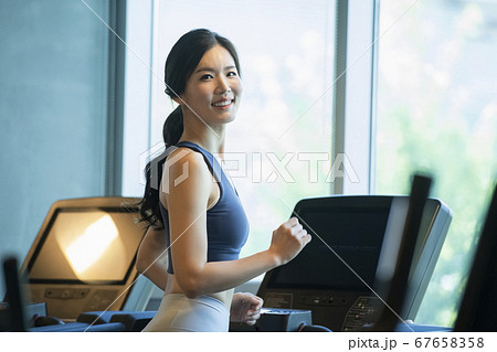 女性 女 女の子 67658358