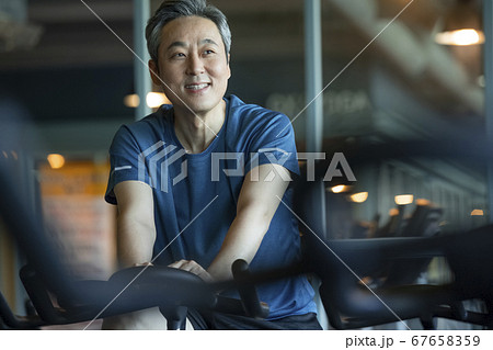 男 男性 男の子 67658359