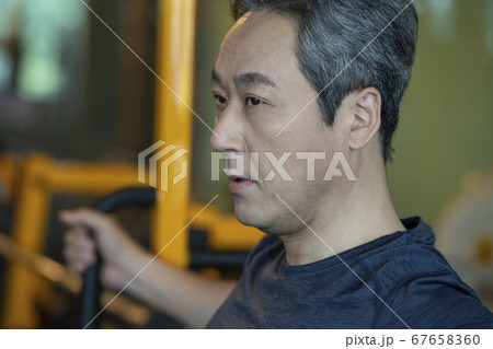 男 男性 男の子 67658360