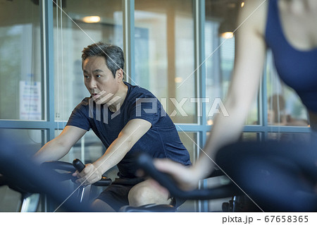 男 男性 男の子 67658365