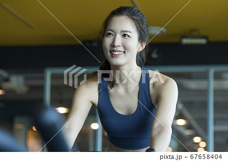 女性 女 女の子 67658404