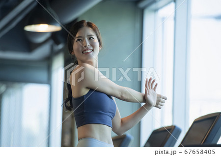 女性 女 女の子 67658405