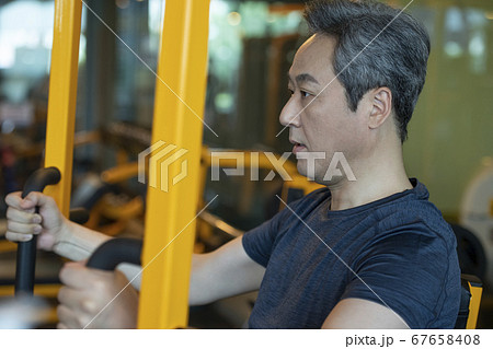 男 男性 男の子 67658408