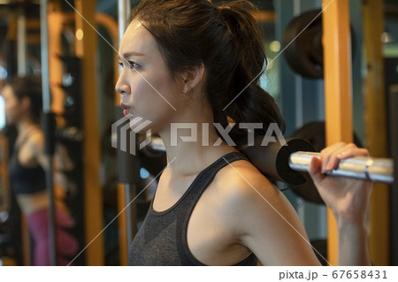 女性 女 女の子 67658431