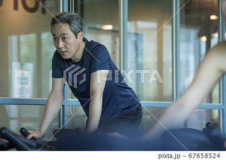 男 男性 男の子 67658524