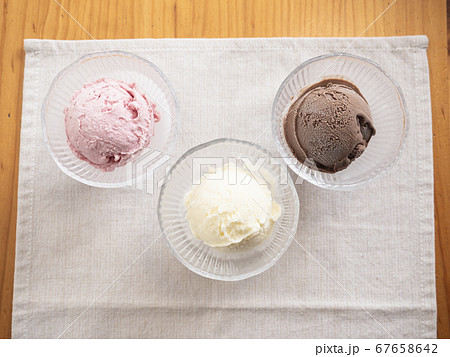 アイスクリーム三種 67658642