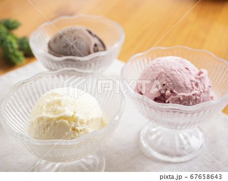 アイスクリーム三種 67658643