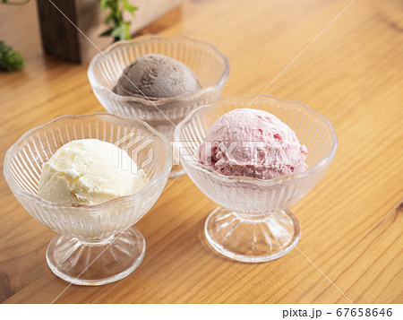アイスクリーム三種 67658646