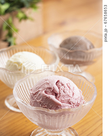 アイスクリーム三種 67658653