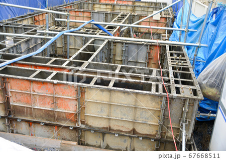 基礎工事中の建築現場 基礎工事中の建築現場 67668511