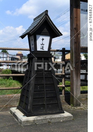 中山道　大井宿　大井橋横の常夜灯 67668827