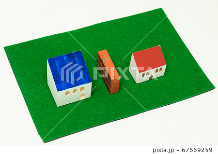 住宅　建築　境界　イメージ 67669259
