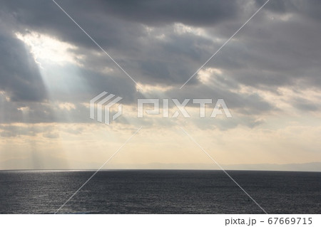海 光 照らされる 城ヶ島 67669715