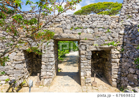 沖縄県 今帰仁城の平郎門 沖縄県 今帰仁城の平郎門 67669812